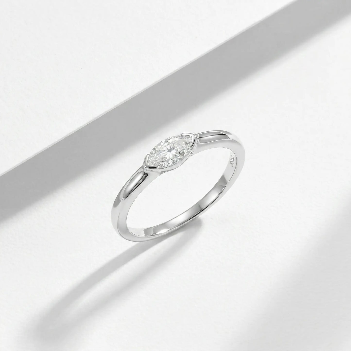 Elegant Cat's Eye Moissanite 925 Silver Ring